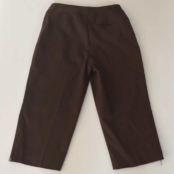 Bette & Court Brown Golf Capri Pants Size 4 NWOT - Picture 2 of 5